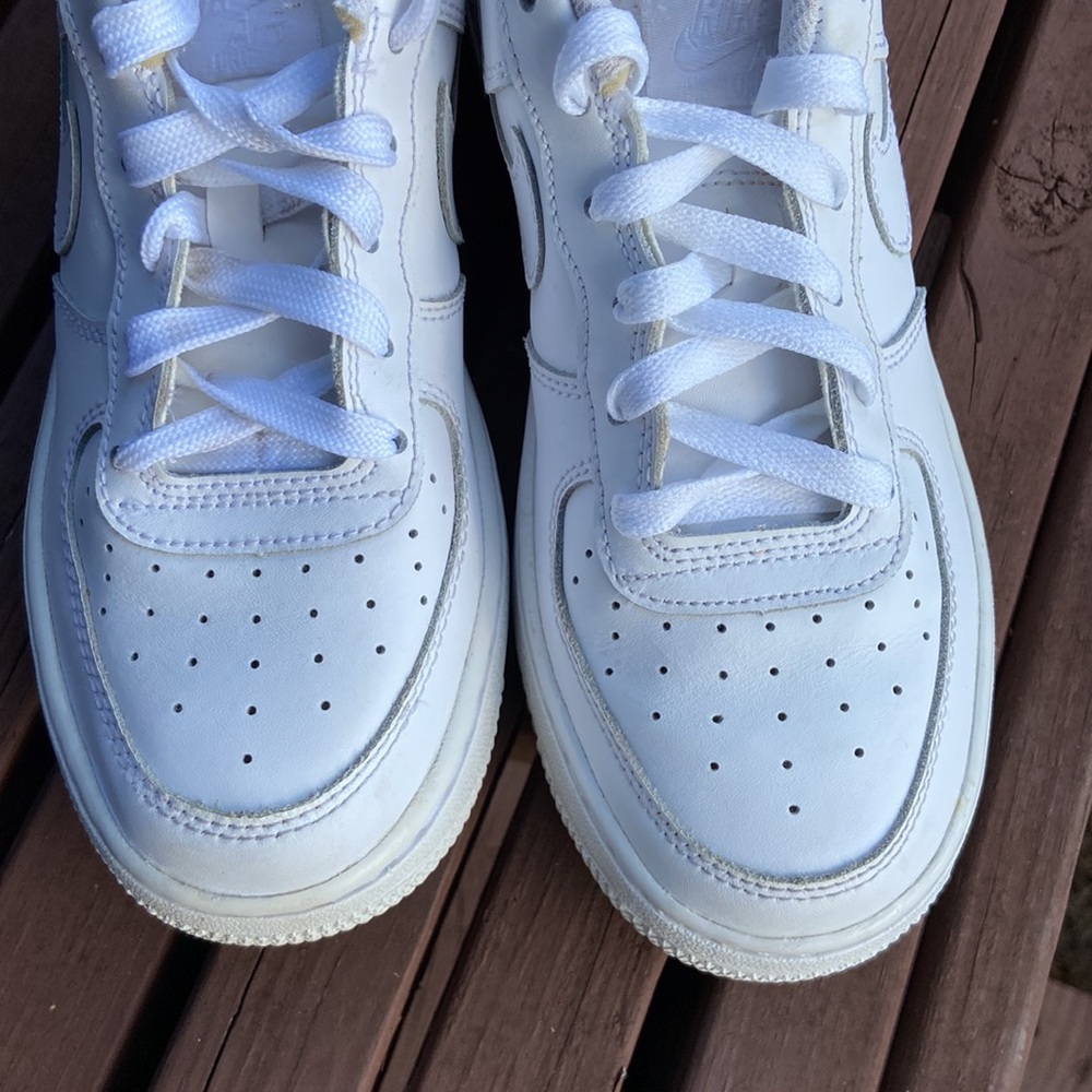 Nike Air Force 1 Low Size 5.5Y Triple White Kid’s Sneakers - Picture 9 of 13